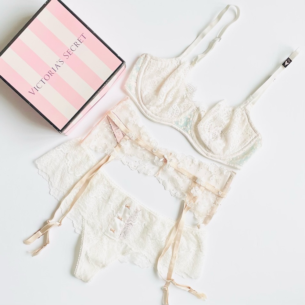32D MEDIUM Victoria’s Secret 3PCS bridal bra set